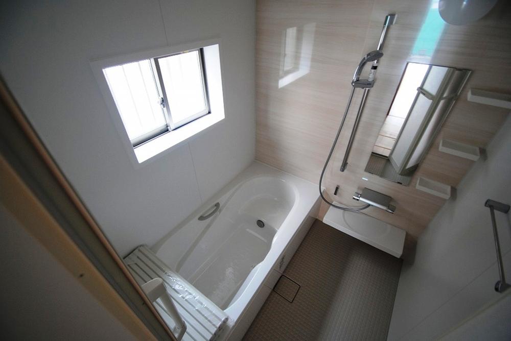 Bathroom. Local (12 May 2013) Shooting