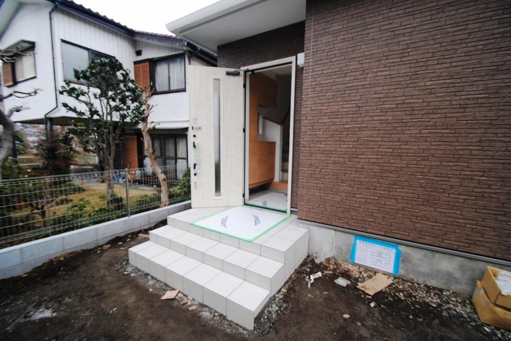 Entrance. Local (12 May 2013) Shooting