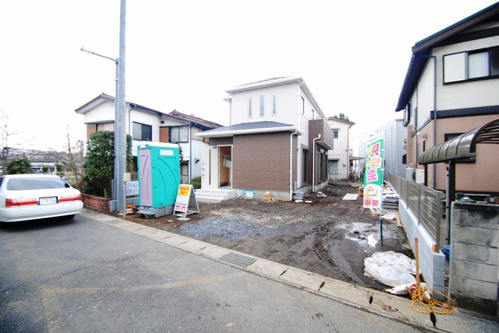 Local photos, including front road. Local (12 May 2013) Shooting