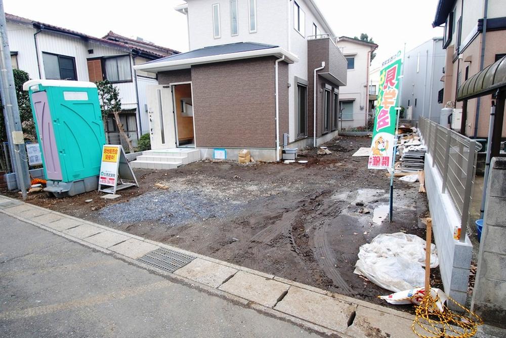 Parking lot. Local (12 May 2013) Shooting