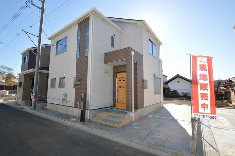 Local photos, including front road. Local (11 May 2013) Shooting