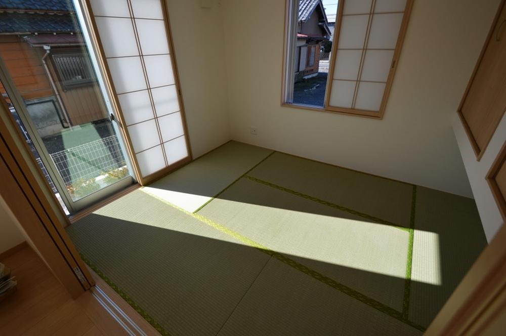 Same specifications photos (Other introspection). Same specifications