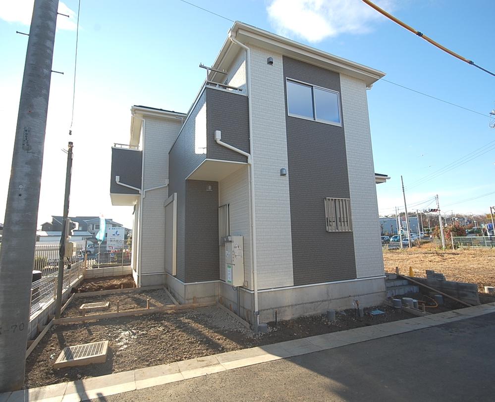 Local appearance photo. Local (12 May 2013) Shooting