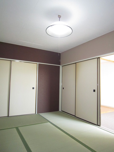 Living and room. You can use To spacious