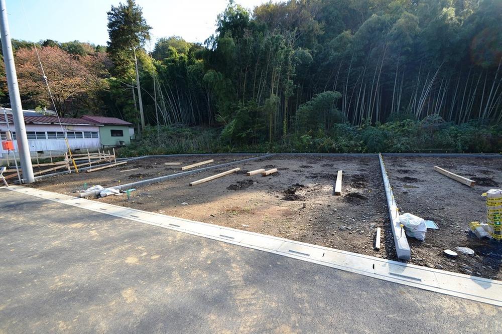 Local photos, including front road. Local (11 May 2013) Shooting