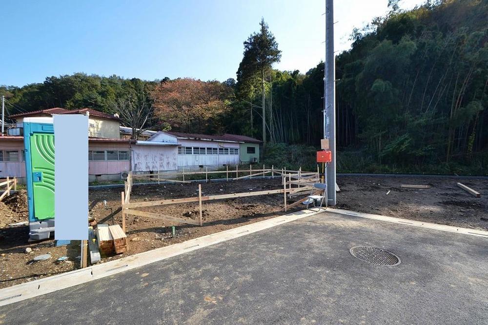 Local photos, including front road. Local (11 May 2013) Shooting