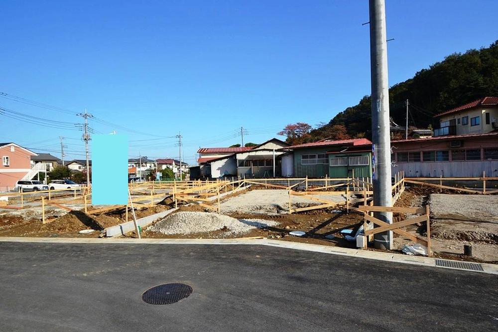 Local photos, including front road. Local (11 May 2013) Shooting