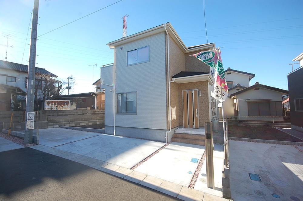 Local appearance photo. Local (12 May 2013) Shooting