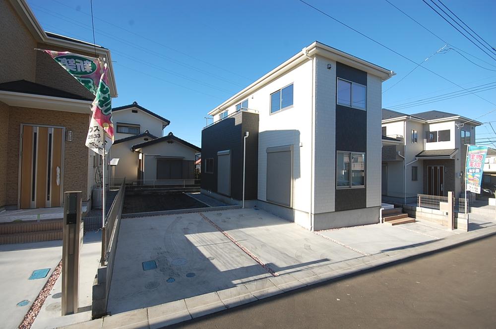 Local appearance photo. Local (12 May 2013) Shooting