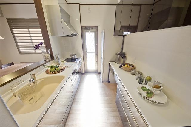 exhibition hall / Showroom. Mrs. corner of wife satisfaction. Storage rich system Kitchen.  exhibition hall