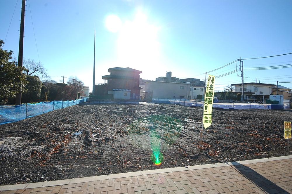 Local photos, including front road. Local (12 May 2013) Shooting