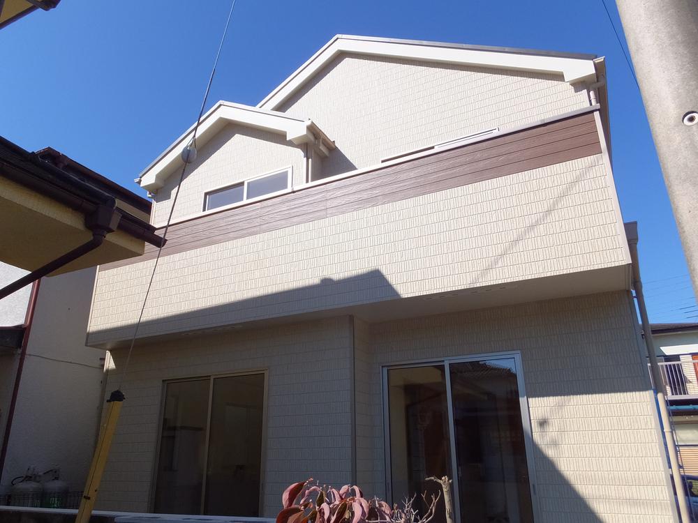 Local appearance photo. Local (10 May 2013) Shooting