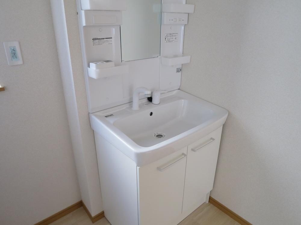 Wash basin, toilet. Indoor (12 May 2013) Shooting