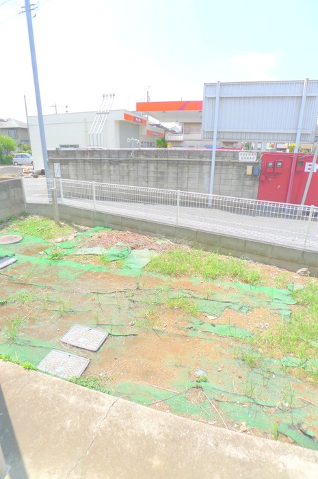 Garden. Terrace side