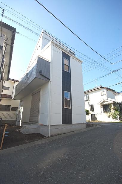 Local appearance photo. Local (10 May 2013) Shooting