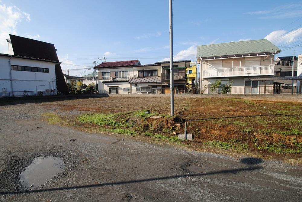 Local photos, including front road. Local (10 May 2013) Shooting