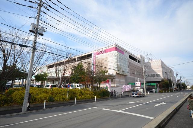 Shopping centre. 980m until ion