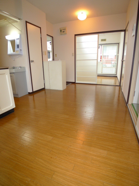 Living and room. Bright dining ☆