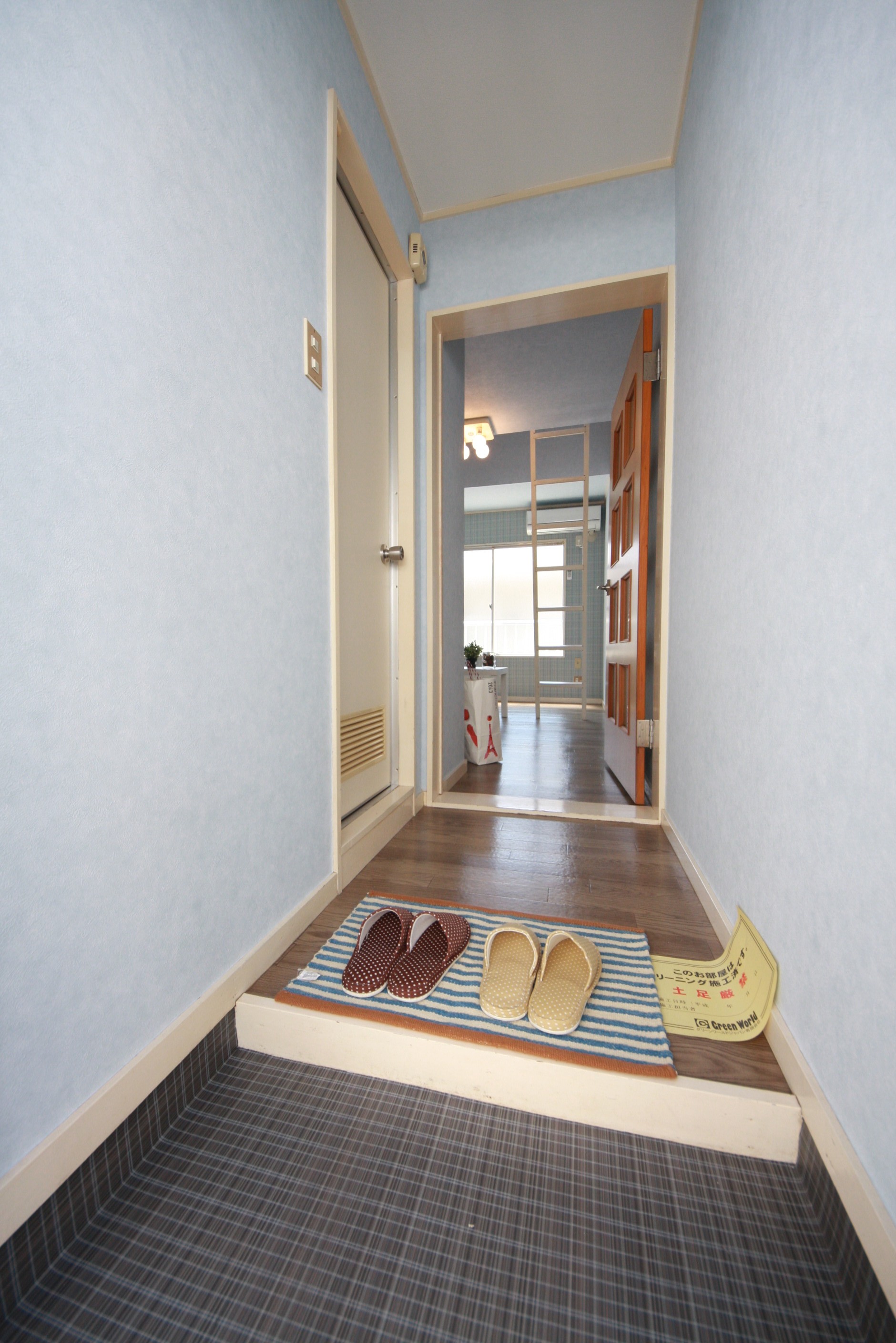 Entrance. ※ It is a photograph of another in Room