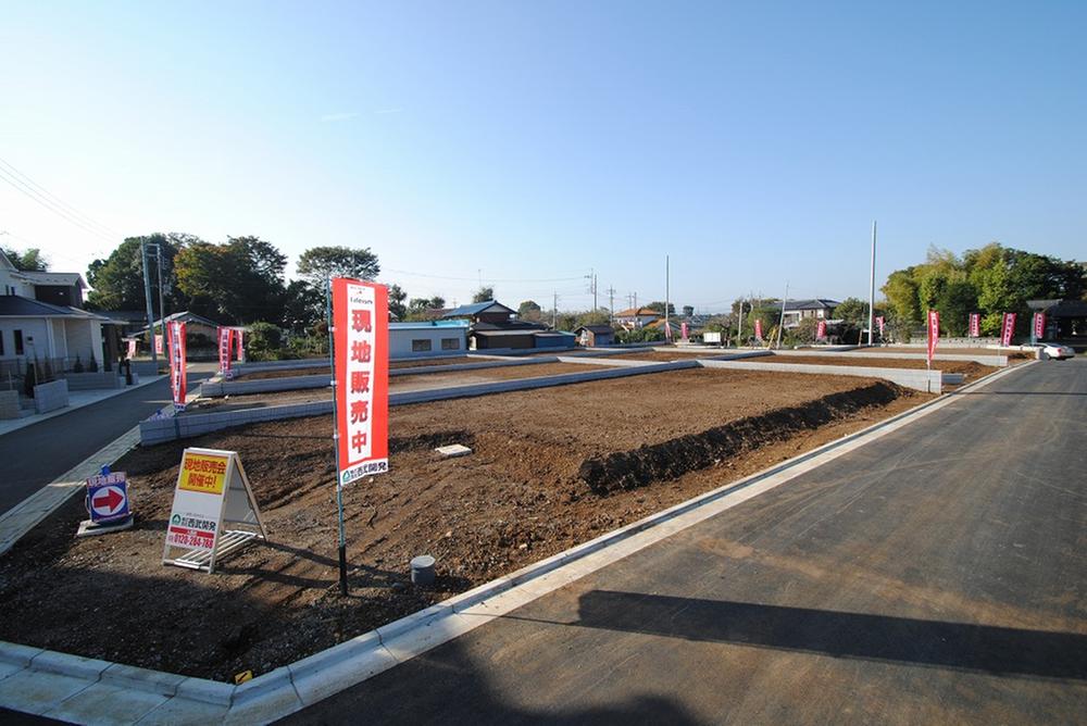 Local photos, including front road. Local (10 May 2013) Shooting