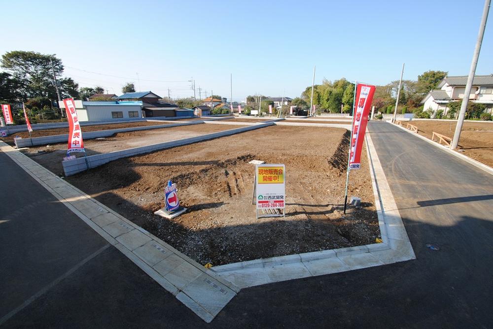 Local photos, including front road. Local (10 May 2013) Shooting