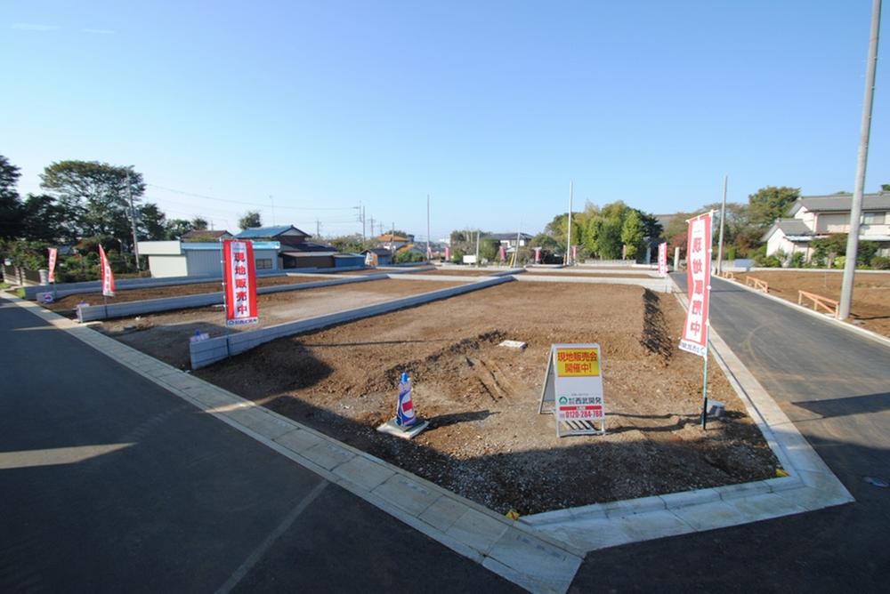 Local photos, including front road. Local (10 May 2013) Shooting