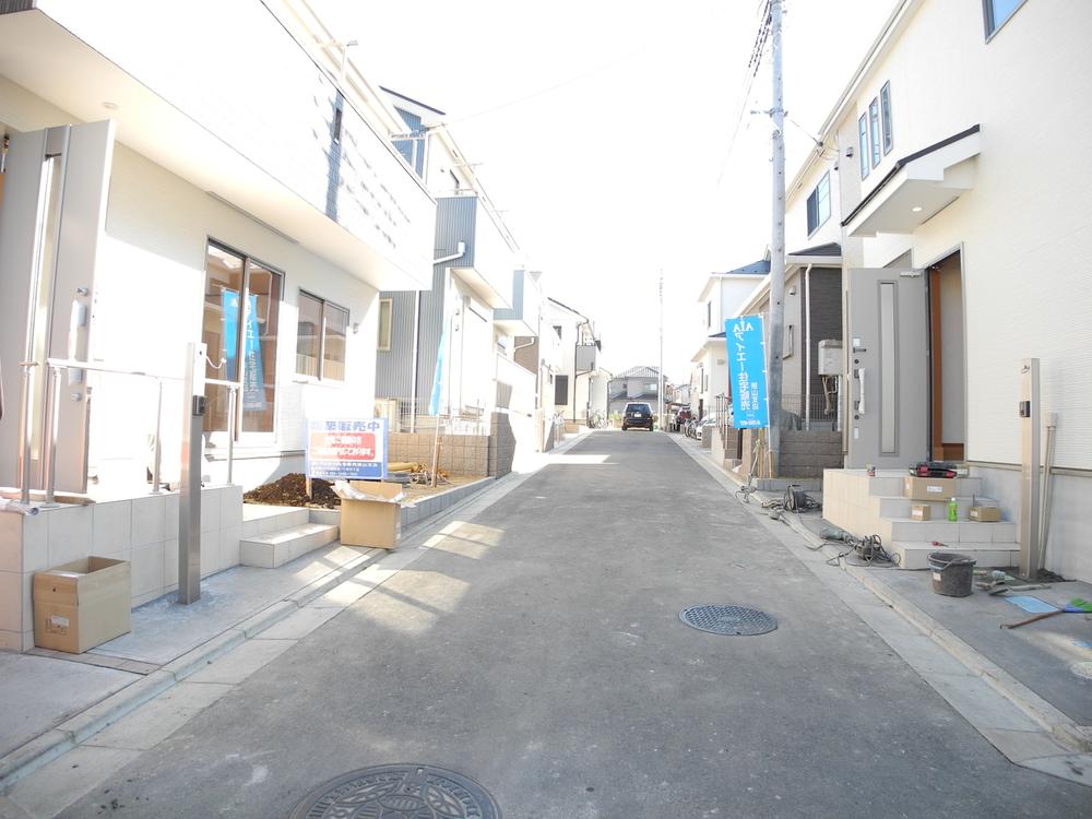 Local photos, including front road. Front road (November 2013) Shooting