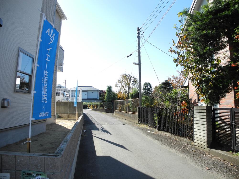 Local photos, including front road. Less quiet front road car street