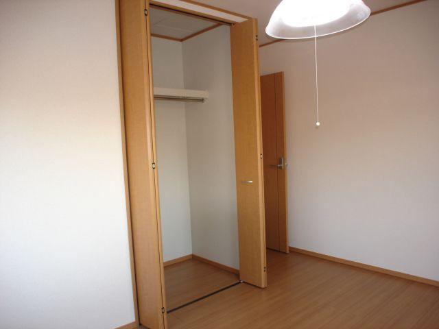 Non-living room. Local (24 December) shooting