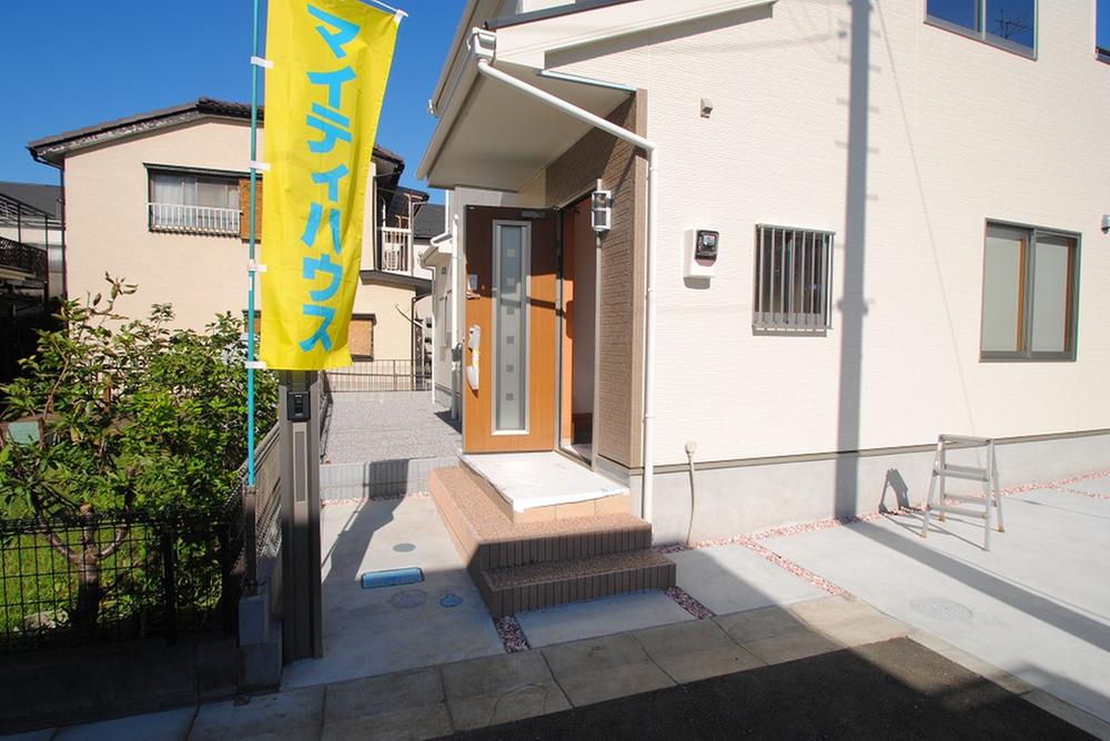 Entrance. Local (September 2013) Shooting