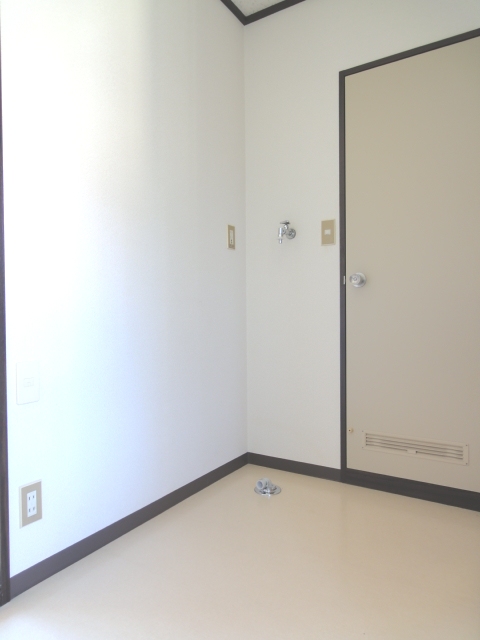 Other room space. Inverted floor plan by Room No.