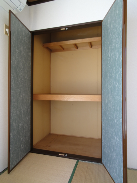 Receipt. Inverted floor plan by Room No. (202, Room is a Western-style)