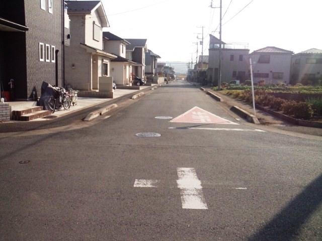 Local photos, including front road. Local (11 May 2013) Shooting