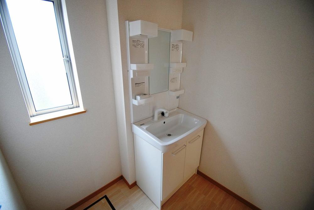 Wash basin, toilet. Indoor (10 May 2013) Shooting