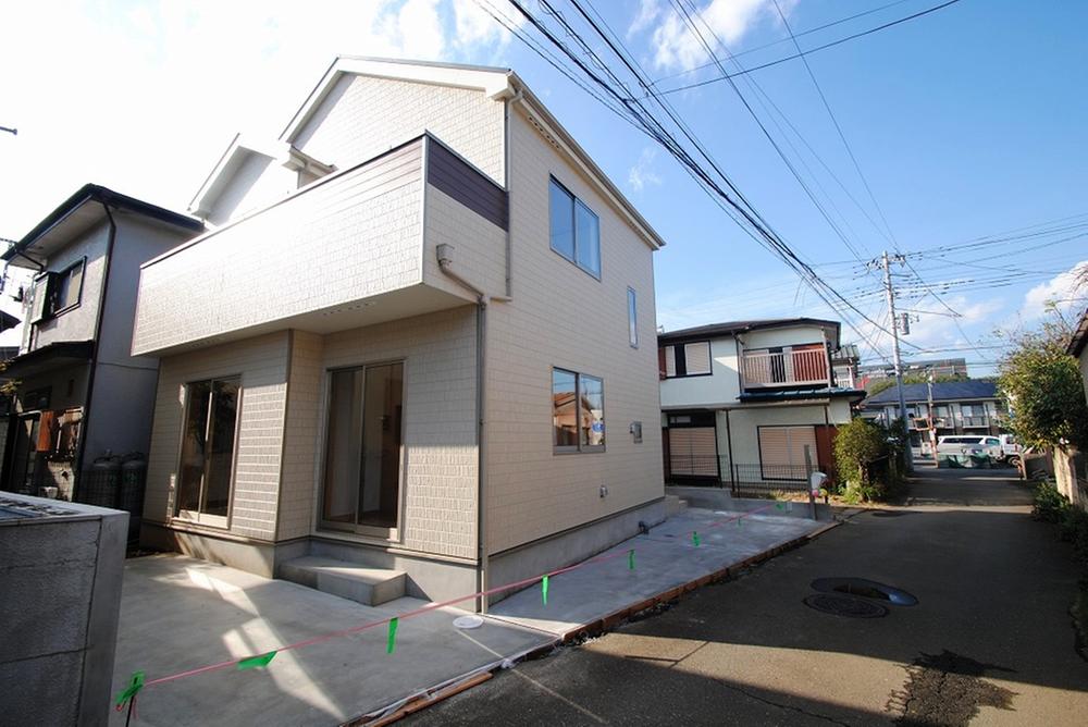 Local photos, including front road. Local (10 May 2013) Shooting