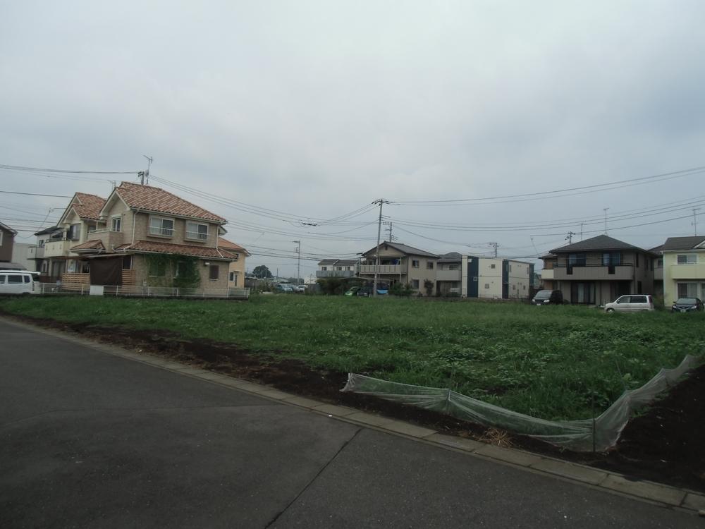 Local photos, including front road. Local (10 May 2013) Shooting