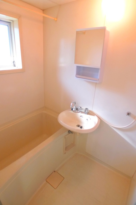 Bath. Bathing there is a window! !