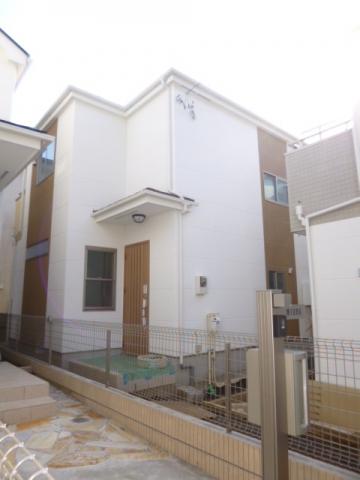 Local appearance photo. Building 2