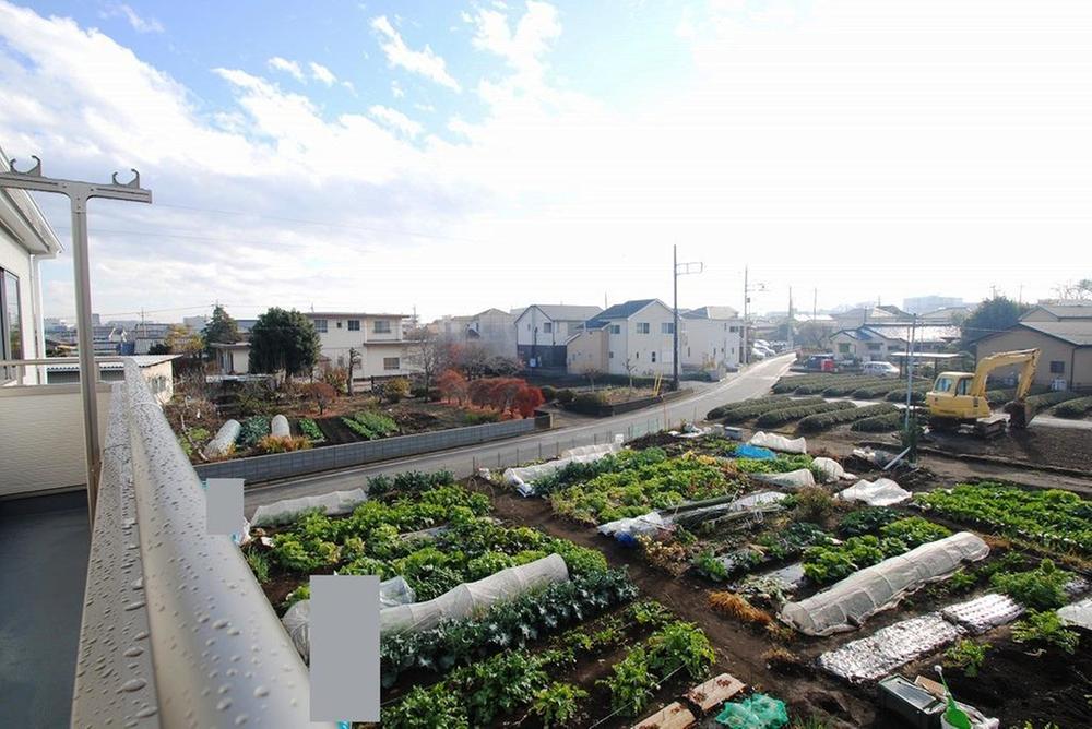 View photos from the dwelling unit. Building 2 room (December 2013) Shooting