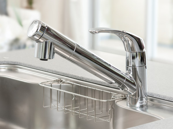 Kitchen.  [Water purifier integrated shower faucet] Installing a water purifier integrated shower faucet that you can use a delicious water to the cooking and drinking water.