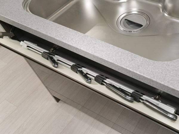 Kitchen.  [Mom pocket] Rock with a mom pocket-conscious kitchen knife acids, etc. so that children can not touch.