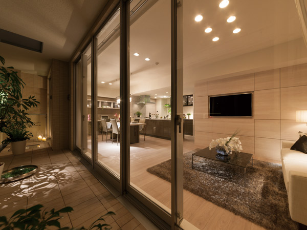 Interior.  [balcony] Large balcony can enjoy gardening, such as the four seasons of flowers and herbs. Even branch while a holiday in the spacious relaxation. It brings the color and joy in life.