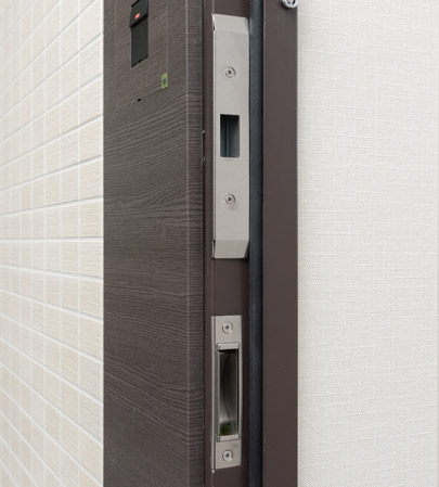 earthquake ・ Disaster-prevention measures.  [Seismic Strike] It was made to seismic specifications that can be unlocked in the normal force even in the case where the front door is deformed during an earthquake.