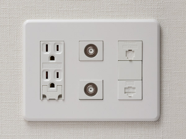 Other.  [Multi-media outlet] Power outlets, tv set, phone, Installation integral summarizing the LAN outlets one for each room.