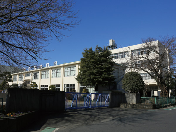 Surrounding environment. Fujisawa junior high school (about 1320m ・ 17 minutes walk)