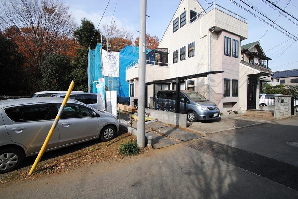 Local photos, including front road. Local (12 May 2013) Shooting