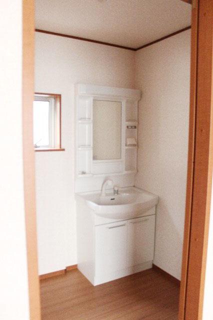 Wash basin, toilet. Local (11 May 2013) Shooting