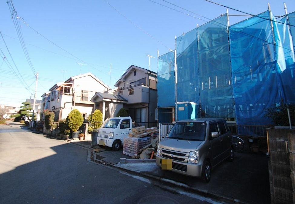 Local photos, including front road. Local (11 May 2013) Shooting