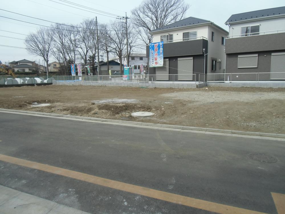 Local photos, including front road. Local (March 2013) Shooting