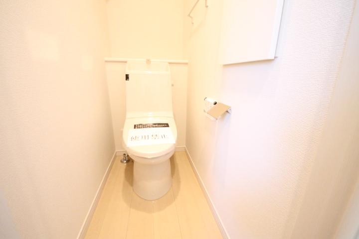 Toilet. With Washlet. 